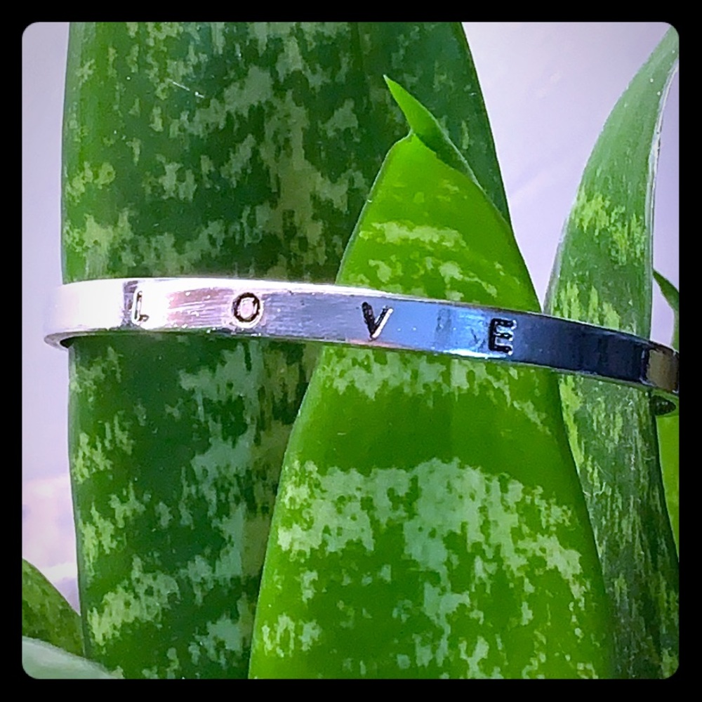 ❤️NEW❤️ Silver Love Cuff Bracelet